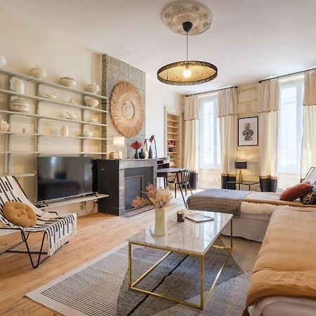 Appartement Avec Son Patio Dans Centre Historique De Bourg Exteriér fotografie