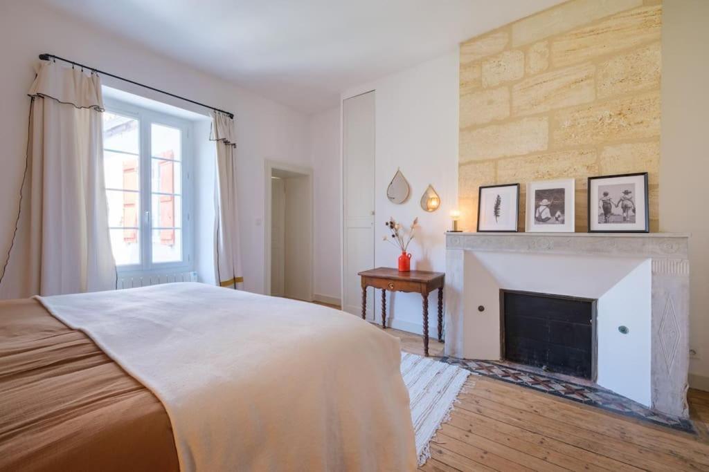 Appartement Avec Son Patio Dans Centre Historique De Bourg Exteriér fotografie