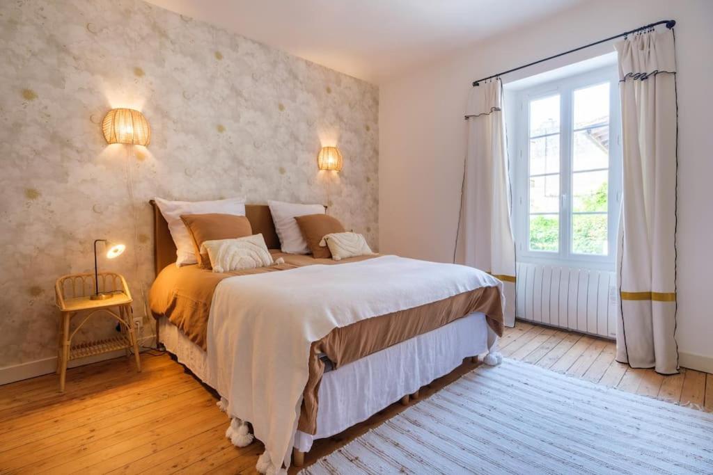Appartement Avec Son Patio Dans Centre Historique De Bourg Exteriér fotografie