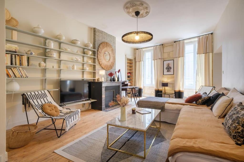 Appartement Avec Son Patio Dans Centre Historique De Bourg Exteriér fotografie