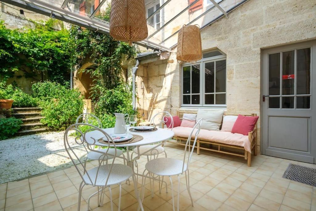 Appartement Avec Son Patio Dans Centre Historique De Bourg Exteriér fotografie
