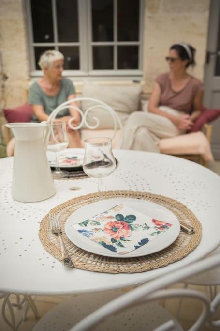 Appartement Avec Son Patio Dans Centre Historique De Bourg Exteriér fotografie
