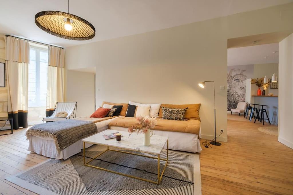 Appartement Avec Son Patio Dans Centre Historique De Bourg Exteriér fotografie