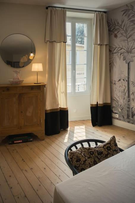 Appartement Avec Son Patio Dans Centre Historique De Bourg Exteriér fotografie