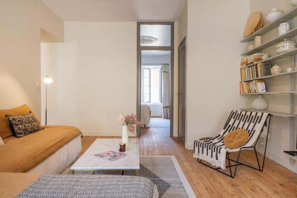 Appartement Avec Son Patio Dans Centre Historique De Bourg Exteriér fotografie