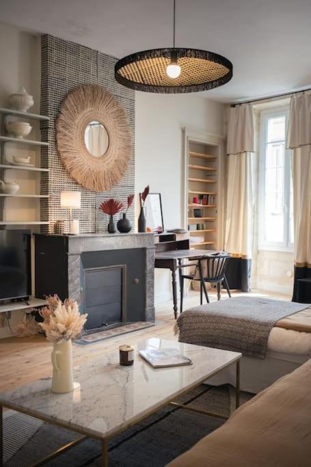 Appartement Avec Son Patio Dans Centre Historique De Bourg Exteriér fotografie