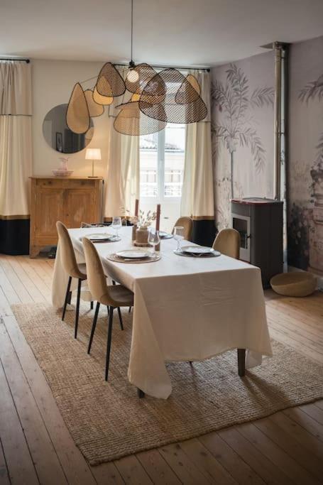 Appartement Avec Son Patio Dans Centre Historique De Bourg Exteriér fotografie