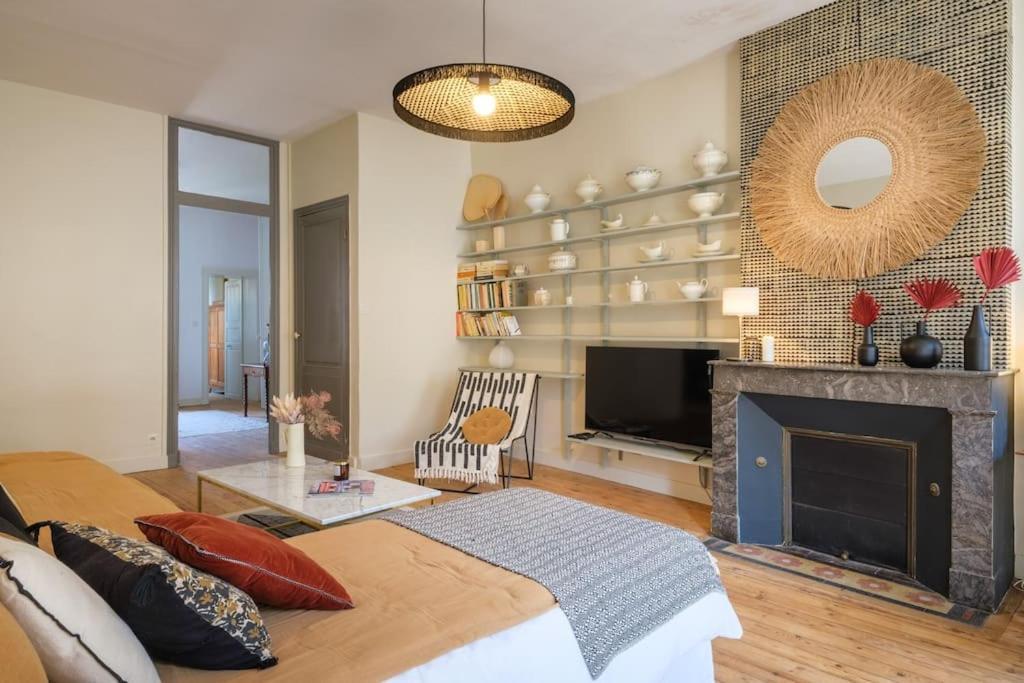 Appartement Avec Son Patio Dans Centre Historique De Bourg Exteriér fotografie