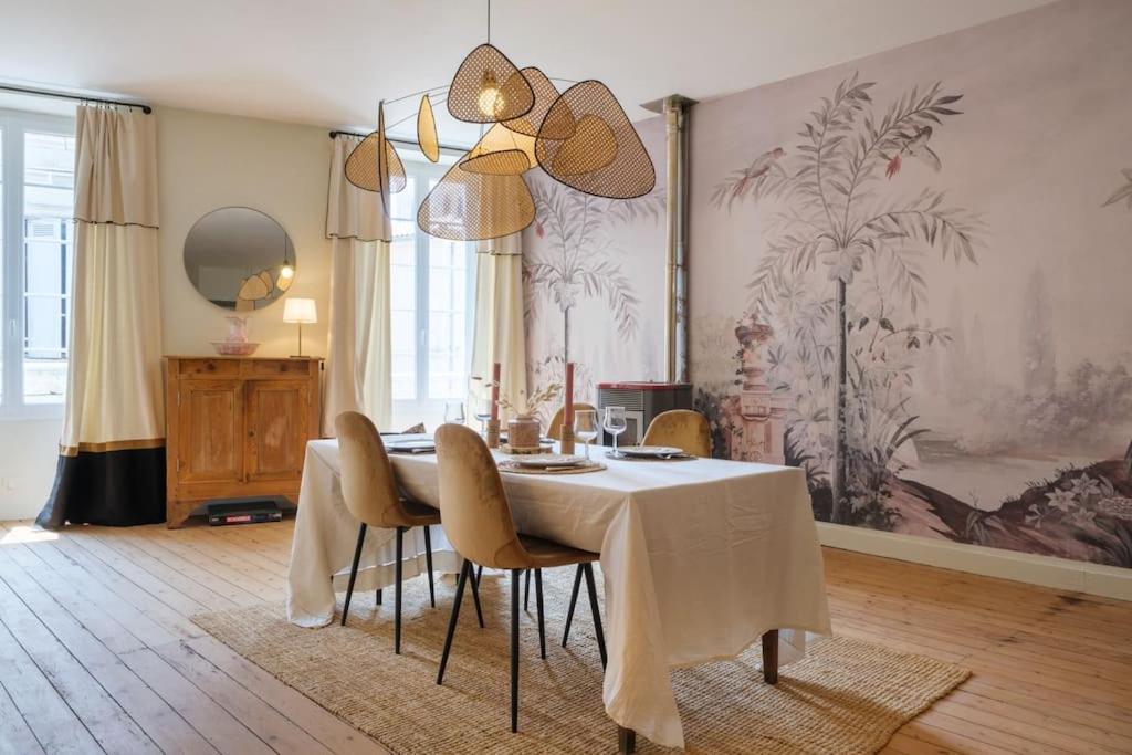Appartement Avec Son Patio Dans Centre Historique De Bourg Exteriér fotografie
