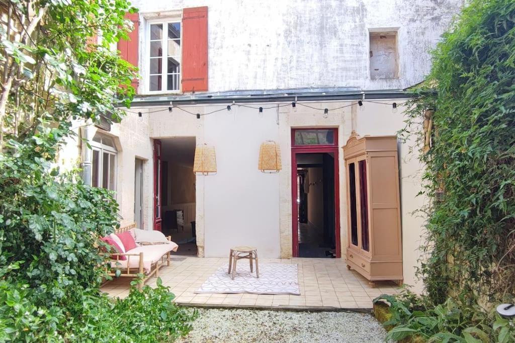 Appartement Avec Son Patio Dans Centre Historique De Bourg Exteriér fotografie